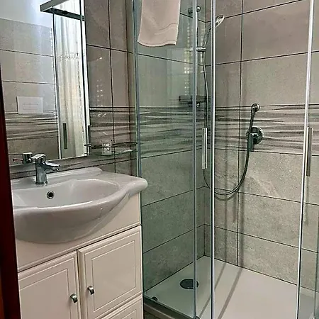 Metropolitan Rc Bed & Breakfast 4*